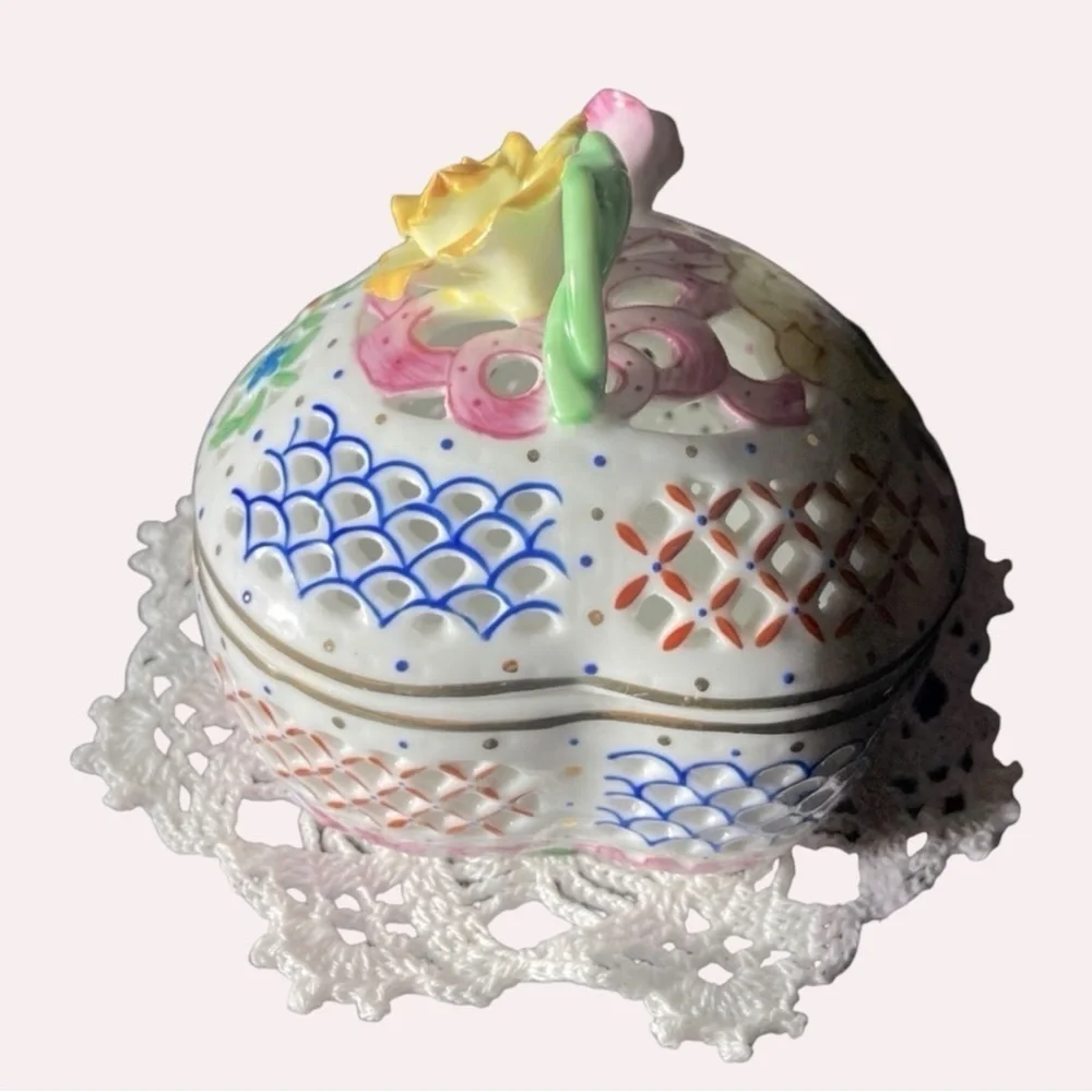 Heart-shaped reticulated porcelain trinket or jewelry dish with 3D floral design